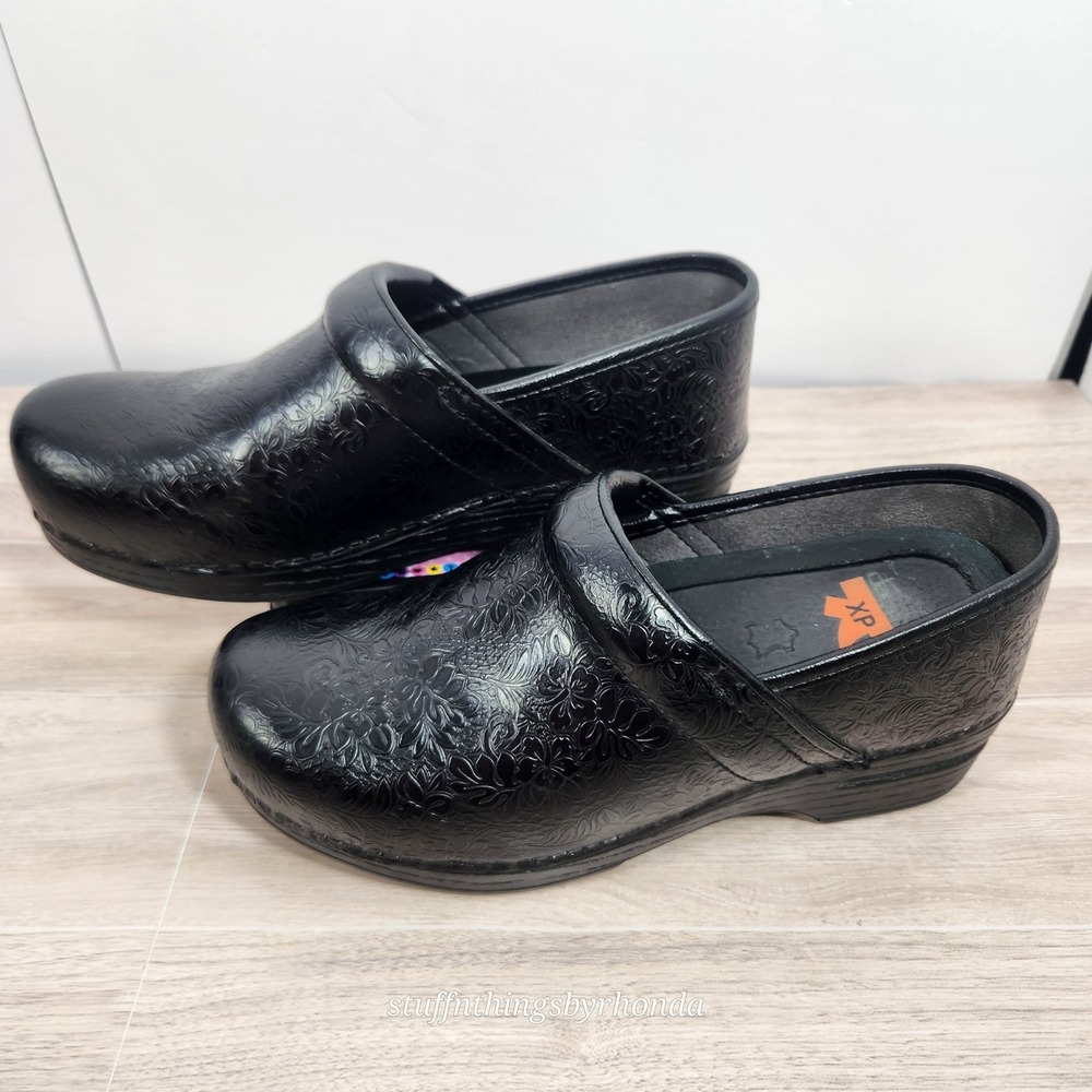 Dansko Black Tooled Leather Floral Professional Stapled Clogs EU 38 US 7.5-8 - Picture 3 of 13